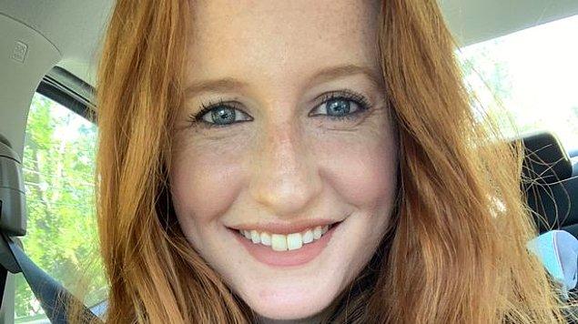 26 yaşındaki Kelly Kruppner, kuaförde doğal kızıl saçlarını koyu kahverengi rengine boyatarak bir değişiklik yapmak istemiş.