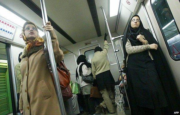 Ayrıca İran'a gittiğinizde unutmayın, toplu taşıma araçlarına kadınlar önden, erkeklerse arkadan biniyorlar.