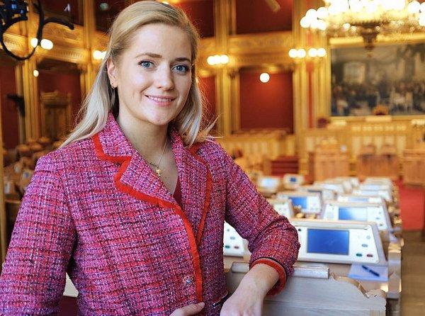 Emilie Enger Mehl 24 yaşında Meclis'e girmişti tam 4 sene sonra da Adalet ve Kamu Güvenliği Bakanı oldu.