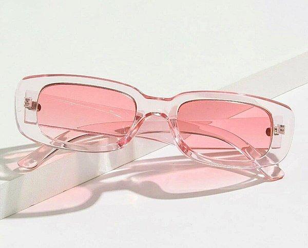 4. Pembe camlı gözlükler ile tamamlanmış bir stile imza atabilirsiniz. 💕