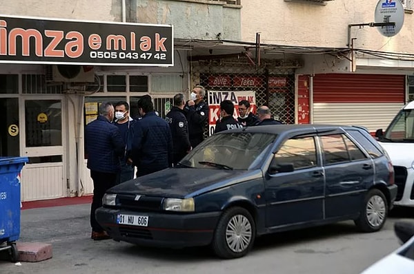 4. Adana'da Sefa Kürçe, evine gidip tartıştığı babası Cabbar Kürçe'nin boğazını kesti. Cabbar Kürçe olay yerinde hayatını kaybederken, Sefa Kürçe ise polis ekiplerine teslim oldu.