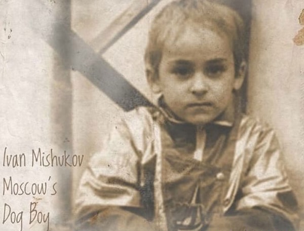 14. Этот маленький русский мальчик по имени Иван был воспитан стаей собак в возрасте от четырех до шести лет. В итоге собаки трижды отбивались от полиции, пока полиция не перехитрила их и не схватила Ивана