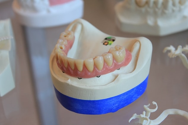 Martyn kendi doktorundan randevu alamayınca Türkiye'de bir klinikte alabileceği tedavinin daha uygun fiyatlı olacağını düşündü.