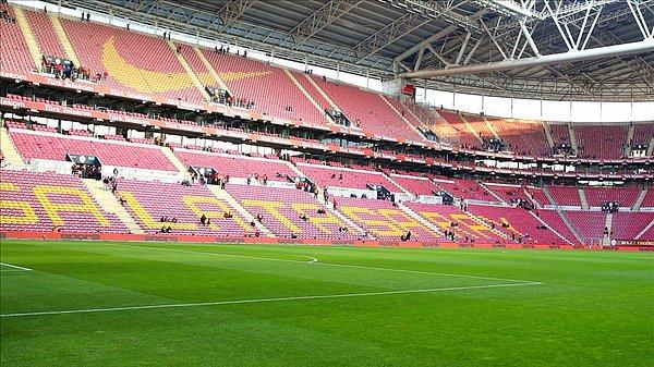 Galatasaray'ın Spor Toto Süper Lig'in 13. haftasında 21 Kasım Pazar günü sahasında Fenerbahçe ile oynayacağı derbi maçın biletleri satışa sunuldu.