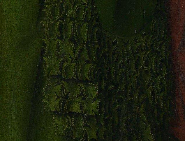 Costanza'nın yeşil elbisesindeki detaylara da bir göz atalım;