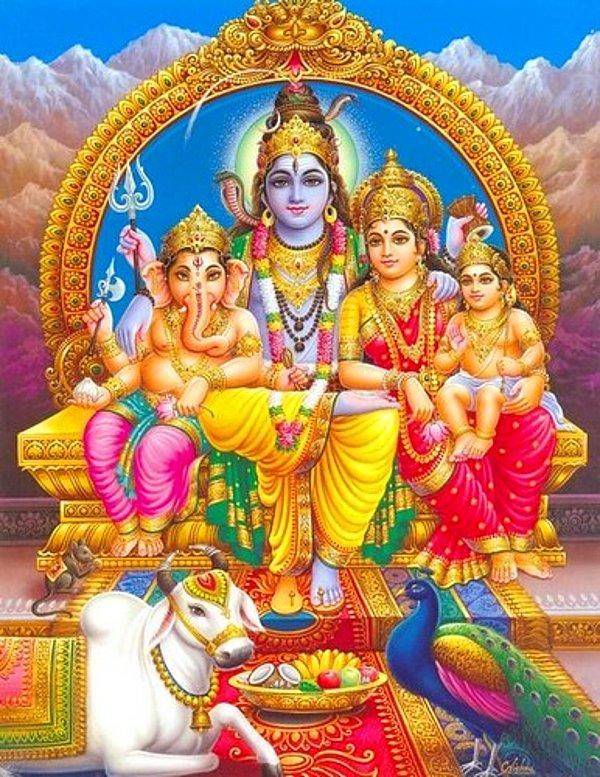 Hint mitolojisinde yıkımın ve yeniden doğuşun tanrısı Şiva ve karısı Parvati, çok şakaya gelecek tipler değildi. Şakaya getirenler, kendilerinin sabırlarını sürekli taşıran oğulları Ganeş ve Mahura bile olsa!