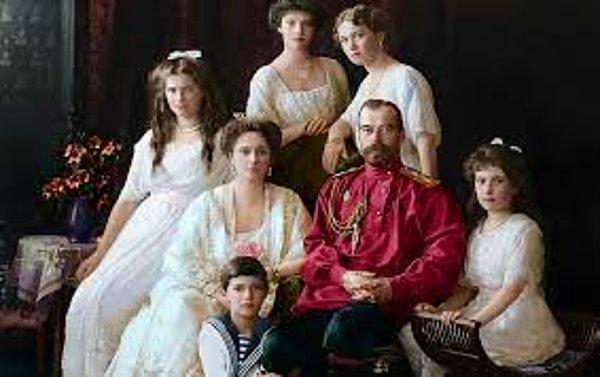 18. Romanov ailesi idam edildiğinde, elmasın ateşe olan dayanıklılığından dolayı en son hayatını kaybeden kişiler hükümdarın kızları olmuştur.