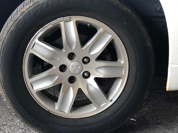 14. Сумасшедший который водит авто, где отсутствует такое количество гаек.