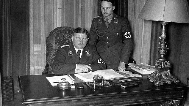 Röhm’e göre Naziler iktidara gelince SA orduya katılmalı, Naziler tüm sistemi kökünden değiştirmeliydi.