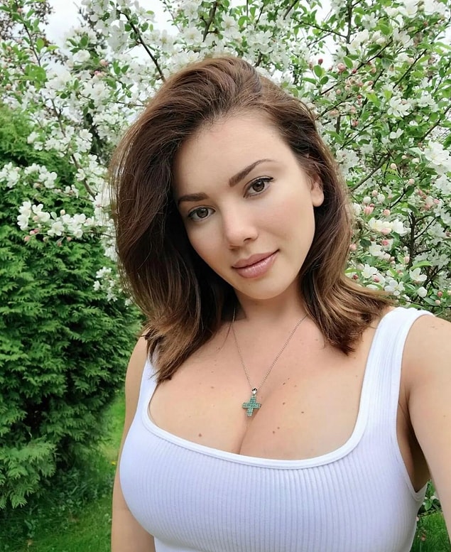 Playboy modeli Anna, boyanın "güvenli" olduğu konusunda ısrar etmesine rağmen, Instagram sayfasında köpeğin fotoğraflarını paylaştığı için birçok kişi onu bu hareketinden dolayı eleştirdi.