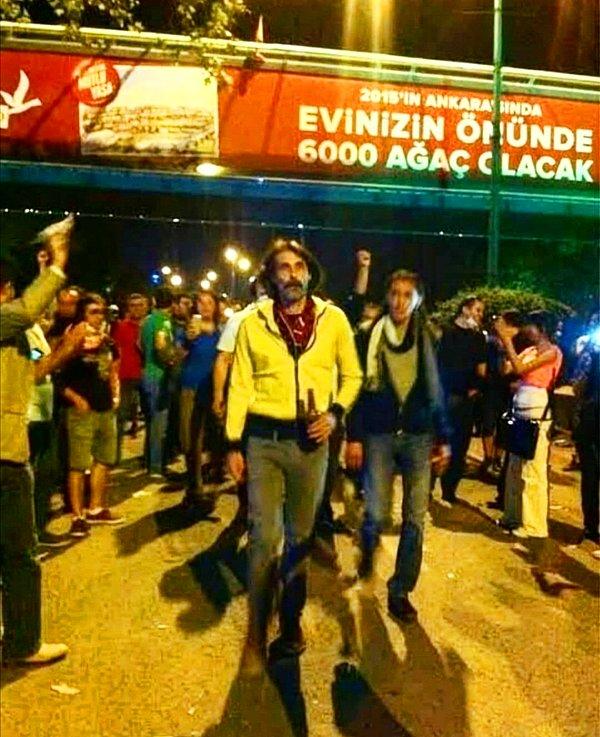 9. Erdal Beşikçioğlu'nun 2015'teki Gezi Parkı eylemleri sırasındaki şu yürüyüşü... Yer: Ankara.