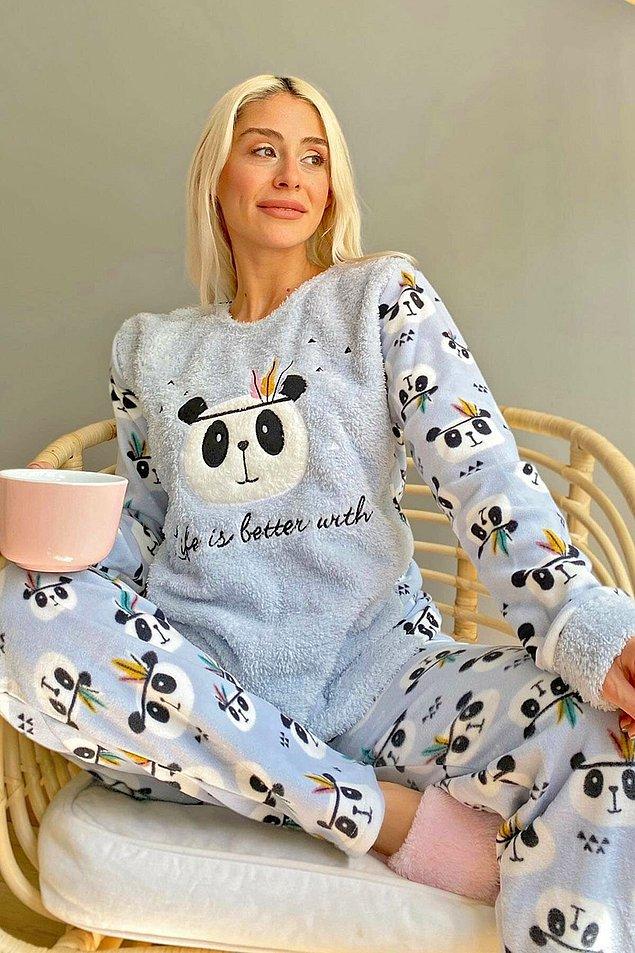 13. Panda desenli peluş pijama takımının fiyatı sadece 71 TL!