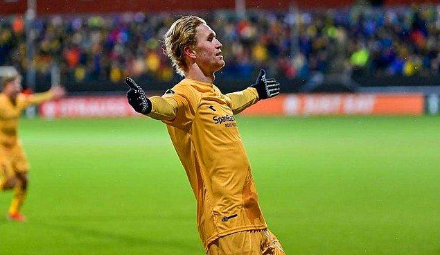 Habertürk'te yer alan habere göre, bir kanat oyuncusu isteyen sarı kırmızılılar rotasını Bodo Glimt forması giyen Norveçli milli futbolcu Ola Solbakken'e çevirdi.
