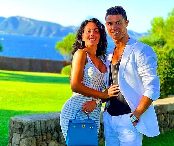 12. Ronaldo'nun eşi, Messi'nin fotoğrafına kalpli alevli yorumuyla herkesi şaşırttı!