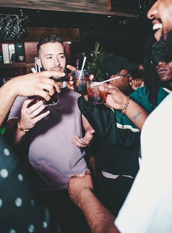 4. Иметь дело с другими мужчинами, у которых течет тестостерон вместо крови