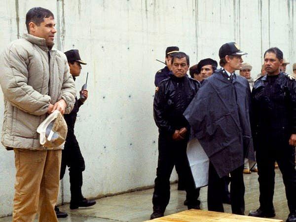 8. El Chapo, 1993 yılında Guadalajara havaalanında, suikastçıların arabasına ateş açmasıyla suikast girişimine uğradı.