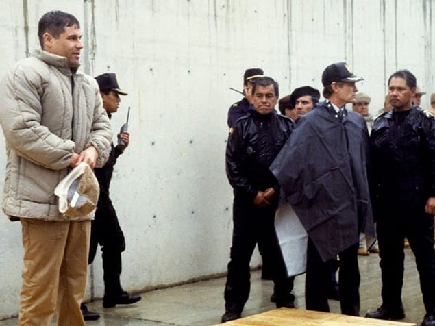 8. El Chapo, 1993 yılında Guadalajara havaalanında, suikastçıların arabasına ateş açmasıyla suikast girişimine uğradı.