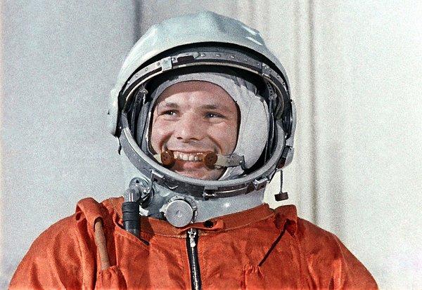 12 Nisan 1961'de, SSCB'nin ilk insanı uzaya göndermeyi başardığı 27 yaşındaki kozmonot Yuri Alekseyevich Gagarin ile bir dönüm noktası daha attı.