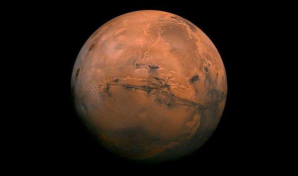 Bunun yerine, NASA sonraki birkaç on yılı dış güneş sistemine insansız araç göndermek, Mars'a gitmek ve Uluslararası Uzay İstasyonunda deneyler yapmakla geçirdi.