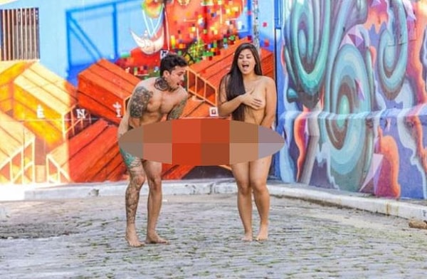 Артур и Луана вызвали шквал негативной реакции после того, как поделились фотографиями, на которых они гуляют полностью обнаженными по пляжу во время их медового месяца во Франции.