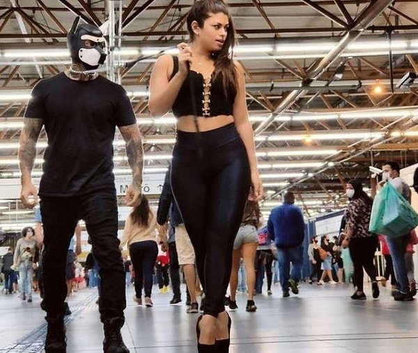 Пара объявила, что после регистрации на "сайте для взрослых" они зарабатывали 56000 фунтов стерлингов в месяц, продавая видео, на котором они занимаются сексом на свинг-вечеринках с другими парами.