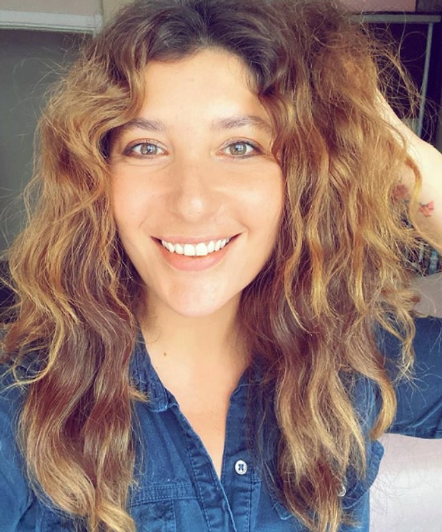 Her oynadığı rolün hakkını vererek onu bir efsaneye dönüştürebilen çok nadir isimlerden Şebnem Bozoklu. Güzelliği ve enerjisiyle her oynadığı yapımı başkalaştıran bir oyuncu.