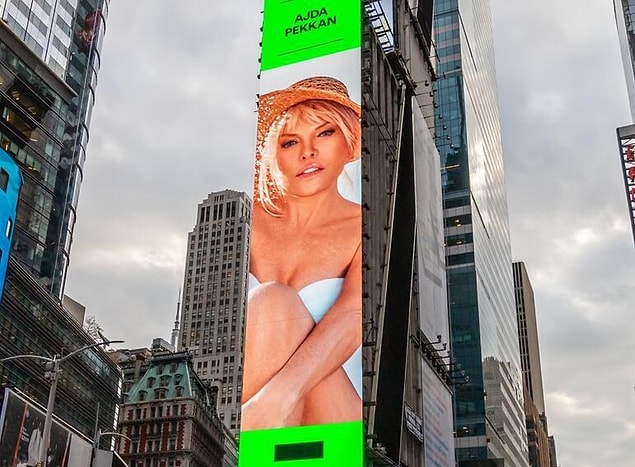 16. Süperstar Ajda Pekkan'ın Spotify afişi Times Meydanı'nda yayınlandı!