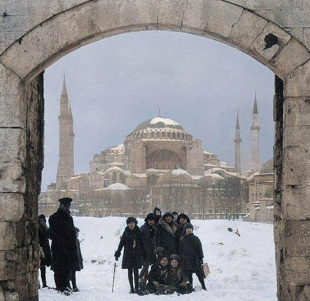 12. Sultanahmet Camii'sinden görünen Ayasofya, İstanbul, 1954.