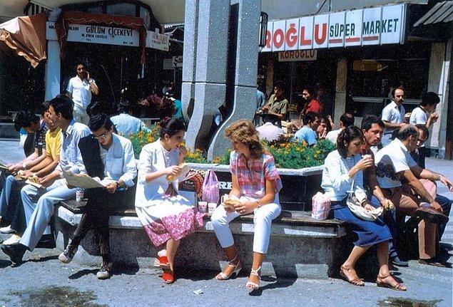 15. Sakarya Caddesi, Ankara, 1989.
