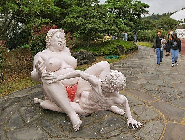 4. Aşırı erotik parklara girebilirsiniz...