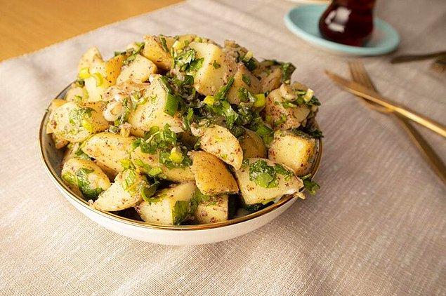 11. Anne usulü patates salatası pratikliği ve lezzeti ile büyüleyecek!