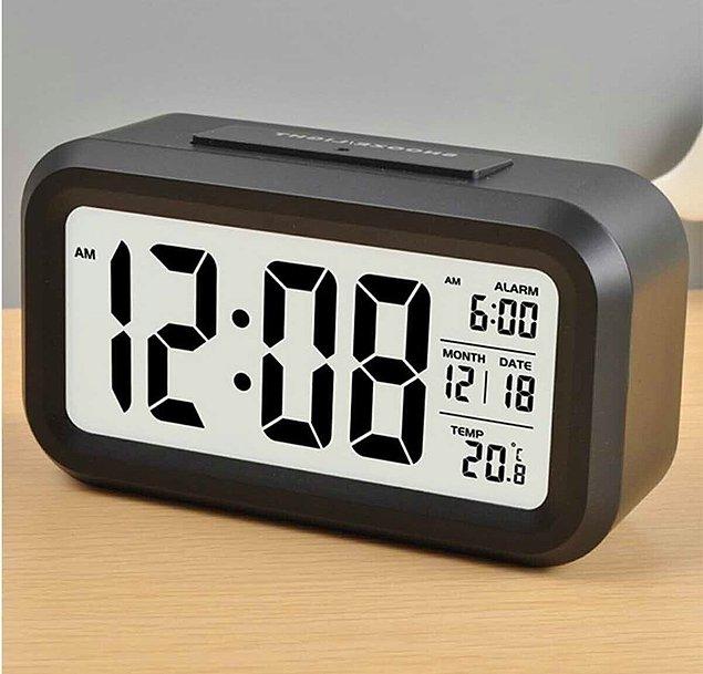 2. Sabahları bir türlü uyanamayanlardansanız, alarmlı dijital saatler kurtarıcınız olacak!