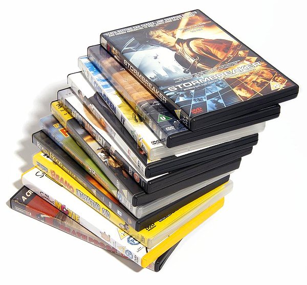 8. DVD ve CD'ler aynı boyutta olsa da DVD kutularının devasa boyutta olmasının sebebi, aslında müşteriler için bir pazarlama stratejisiydi.