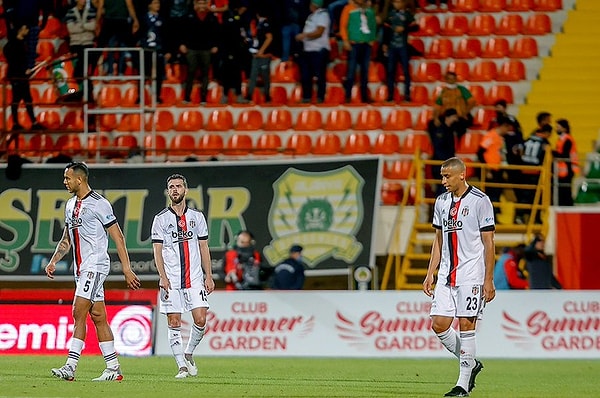 Aytemiz Alanyaspor bu galibiyetle puanını 24'e çıkararak zirveye yaklaştı. Beşiktaş ise 20 puanda kaldı ve zirveye yaklaşma fırsatını kullanamadı.