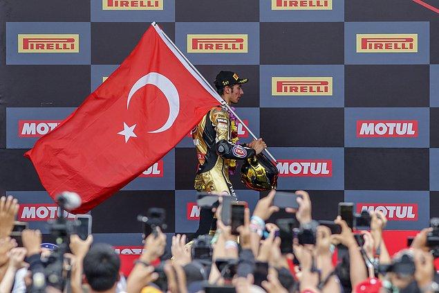 Bir İlki Başardı: Milli Motosikletçi Toprak Razgatlıoğlu Dünya Şampiyonu! 3