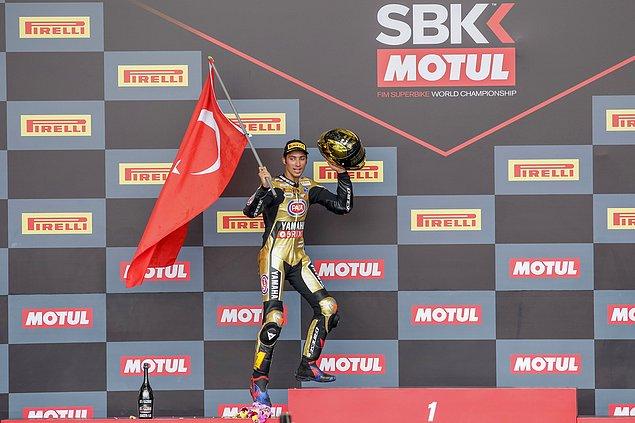 Bir İlki Başardı: Milli Motosikletçi Toprak Razgatlıoğlu Dünya Şampiyonu! 4