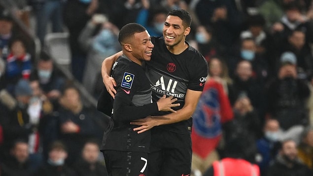 PSG, 2. dakikada Kylian Mbappe, 81. dakikada kendi kalesine Dennis Appiah ve 87. dakikada Lionel Messi’nin golleriyle sahadan galip ayrılmayı başardı.