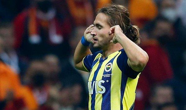 Derbiden galip olarak ayrılan Fenerbahçe puanını 23'e çıkarırken maç eksiği olan lider Trabzonspor ile de farkı 7'ye indirdi.