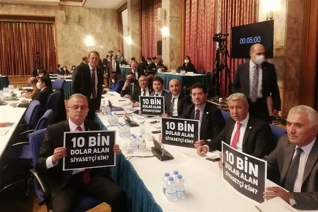 İkinci gerginlik: "Ben 10 bin doları alan siyasetçiyi söylerim siz de başka şeyler söylemek zorunda kalırsınız"