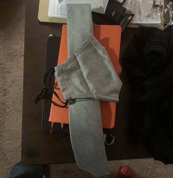 8. Я купил сегодня галстук, и он пришел с подходящей маской для лица