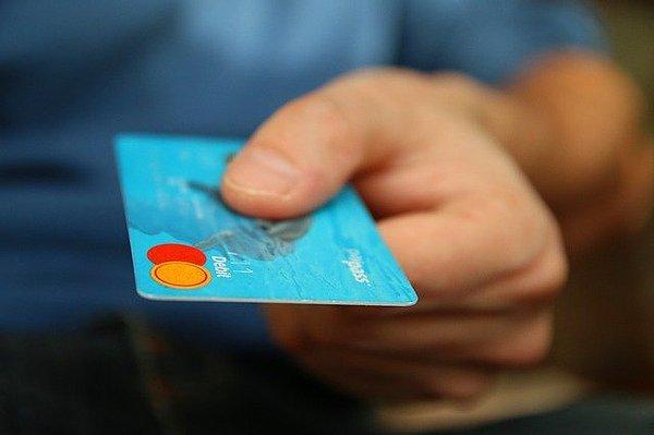 Borcu olan kredi kartınızı gerekmedikçe kullanmayın veya kart limitinizi düşürün.