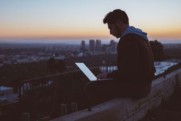 9. "Большинство людей в Интернете - опасные чудаки!".  Большинство людей в Интернете - действительно обычные люди.