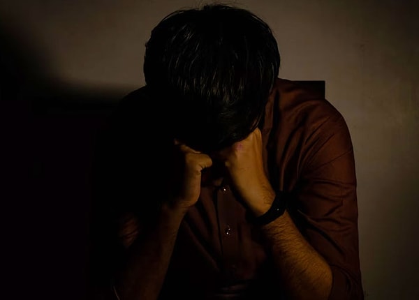 14. В очень многих фильмах люди идут в колледж, заканчивают где-то в 21 год, а сразу после этого уже обручены и женятся. Затем, примерно через 2 года работы, они уже покупают дом, где живут примерно 3 детей к 25 годам.  Господи! Мне 26, и я только что обручился, только сейчас делаю карьеру в своей области, и я все еще живу у родителей. Все чертовски дорого, а денег просто нет. Я даже не представляю, как растить детей