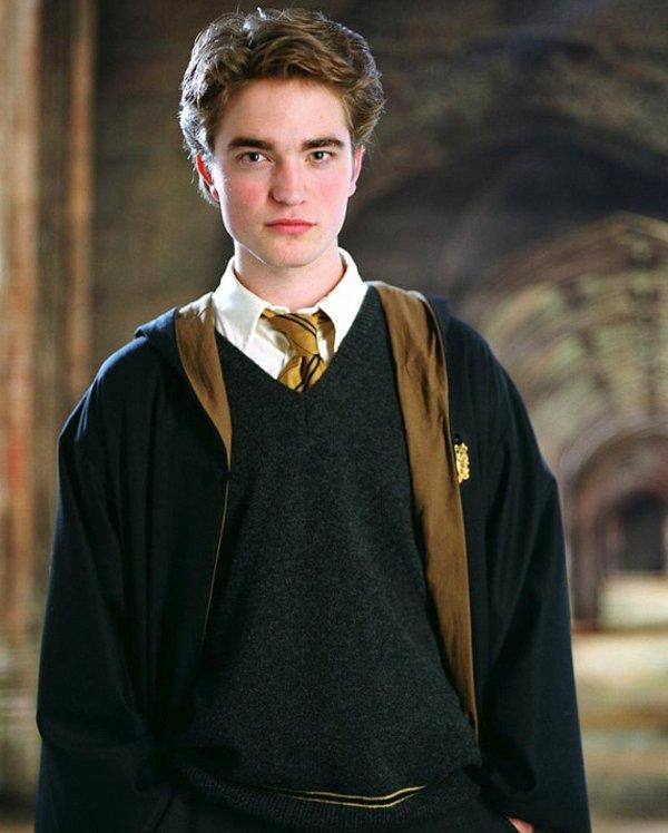 2. Robert Pattinson 'Harry Potter ve Ateş Kadehi' filmindeki tartışmalı performansının ardından çekimleri başlayacak olan 'The Haunted Airman' dizisindeki rolü alabilmek için yalan söylemiş.