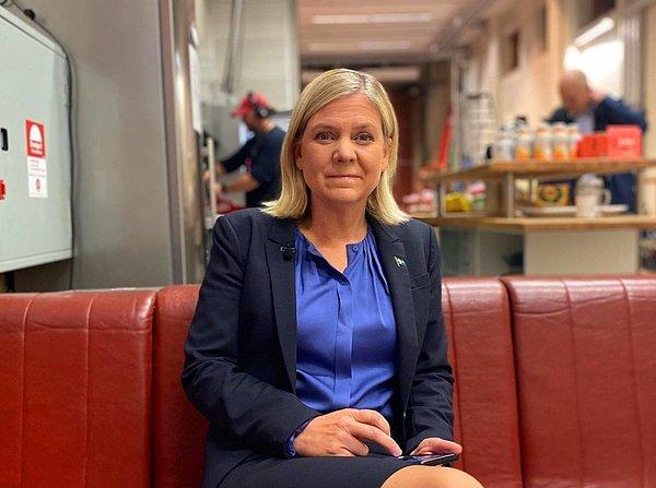 Sosyal Demokrat Parti liderliğini 4 Kasım'da bırakan eski İsveç Başbakanı Stefan Löfven, yeni hükümet kurması için Maliye Bakanı Magdalena Andersson'u önermişti.