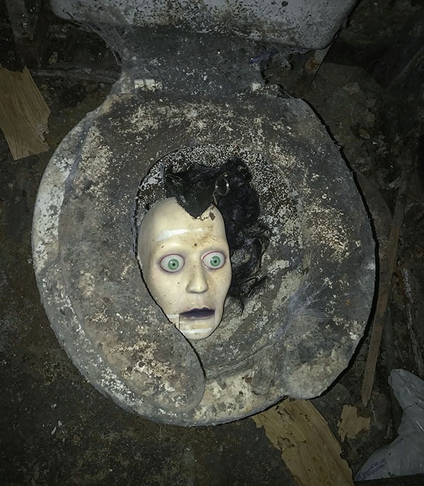 2. Я подрядчик. Куплен заброшенный дом под ремонт. Это было в подвале. Какого. Черта.