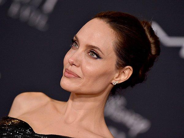 14. Angelina Jolie - Borderline kişilik bozukluğu ve depresyon.