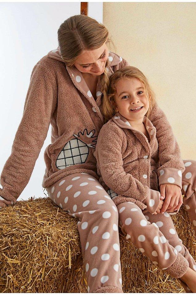 12. Anne kız takım giymek isteyenler için çok tatlı bir pijama takımı...