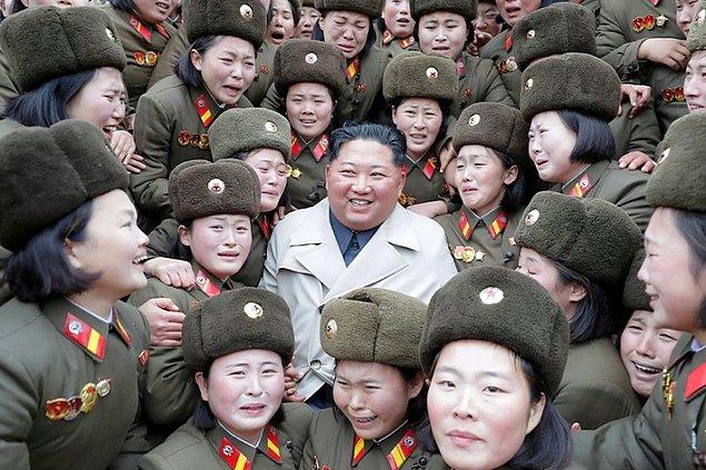 Yasaklar ülkesi olarak da bilinen Kuzey Kore, kendini tüm dünyadan izole ederek yaşam sürüyor.