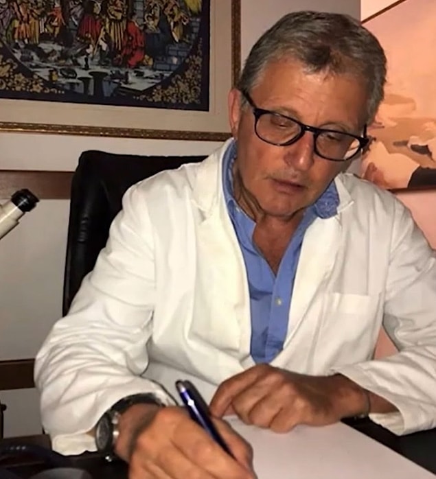 Kadına, "Aşılı biriyle cinsel ilişkiye girmen gerek. Korunma olmadan bunu yapman lazım. Ben aşılıyım, beraber bu tedaviyi sürdürebiliriz." dedi.